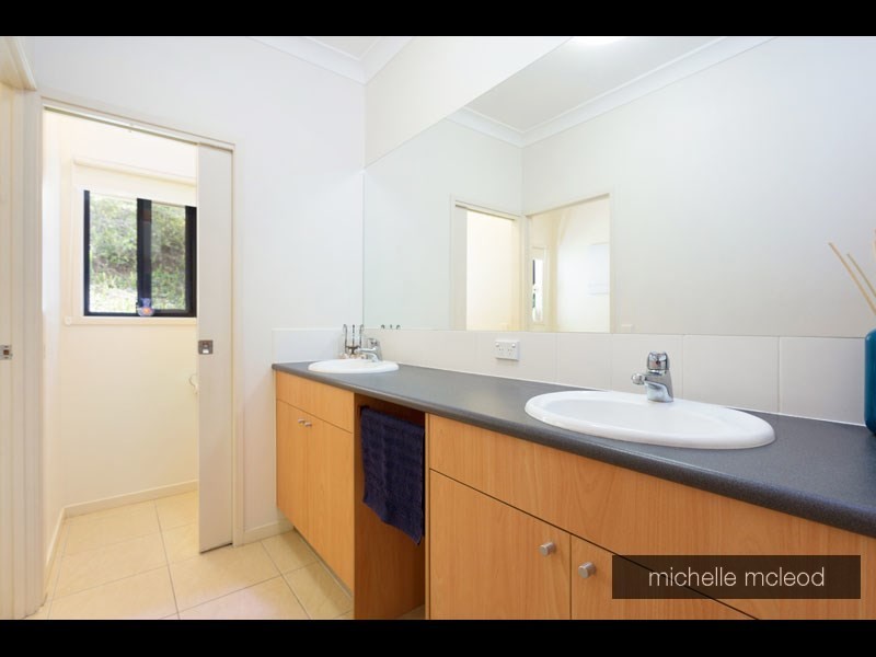 1 Millbrook Drive, Pullenvale QLD 4069