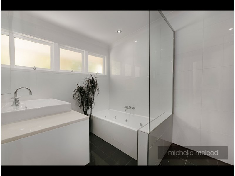 18 Alkina Street, Kenmore QLD 4069