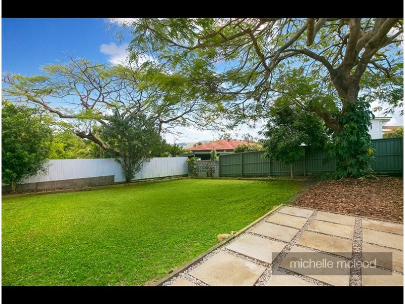18 Alkina Street, Kenmore QLD 4069