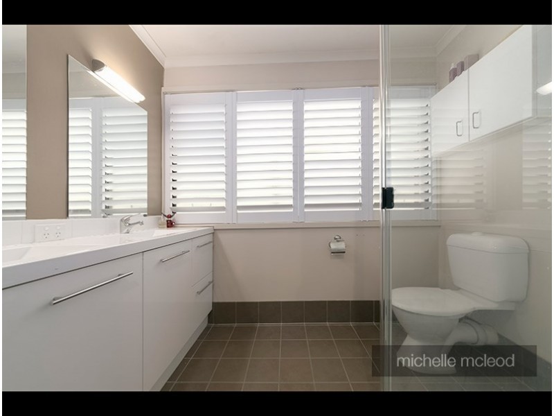 42 Goolman Street, Chapel Hill QLD 4069