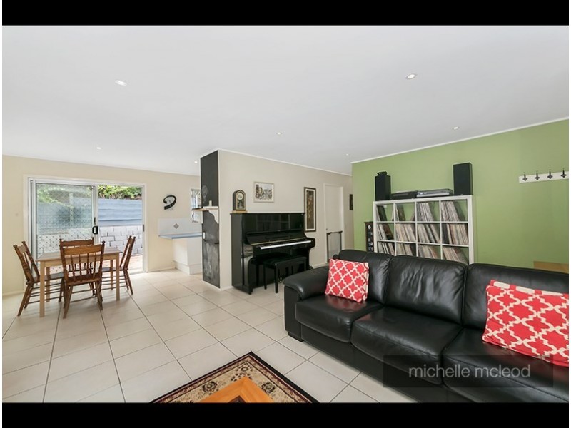 9 Tucker Street, Chapel Hill QLD 4069