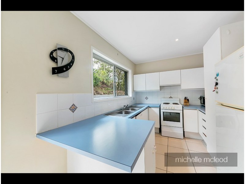 9 Tucker Street, Chapel Hill QLD 4069