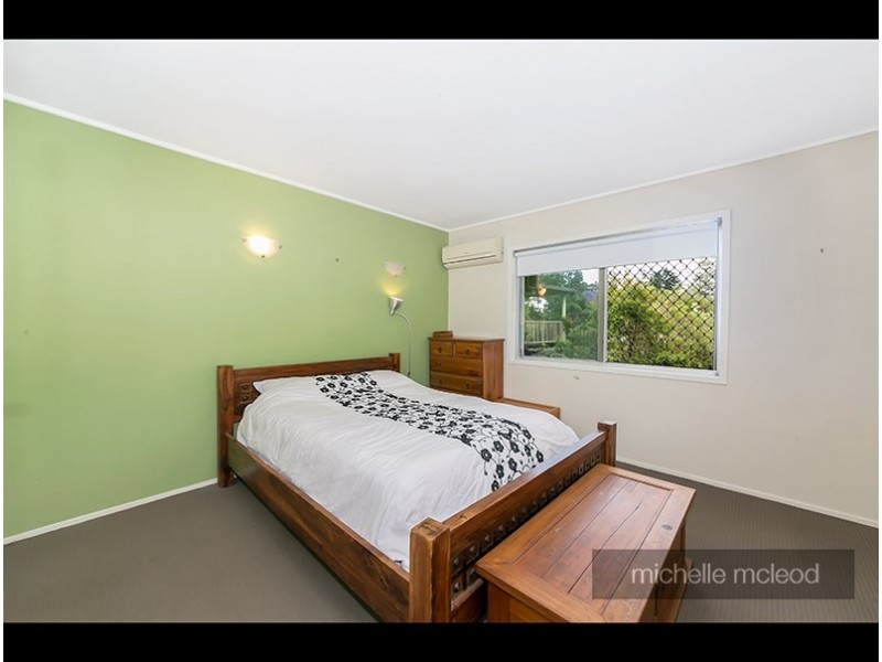 9 Tucker Street, Chapel Hill QLD 4069