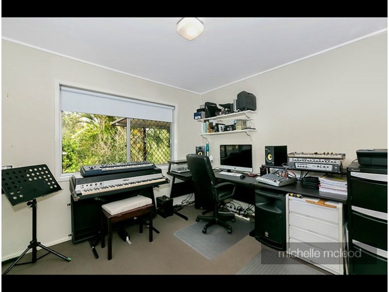 9 Tucker Street, Chapel Hill QLD 4069