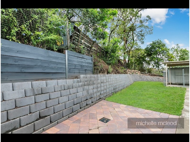 9 Tucker Street, Chapel Hill QLD 4069