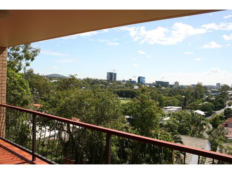 14 Bishop Street, St Lucia QLD 4067