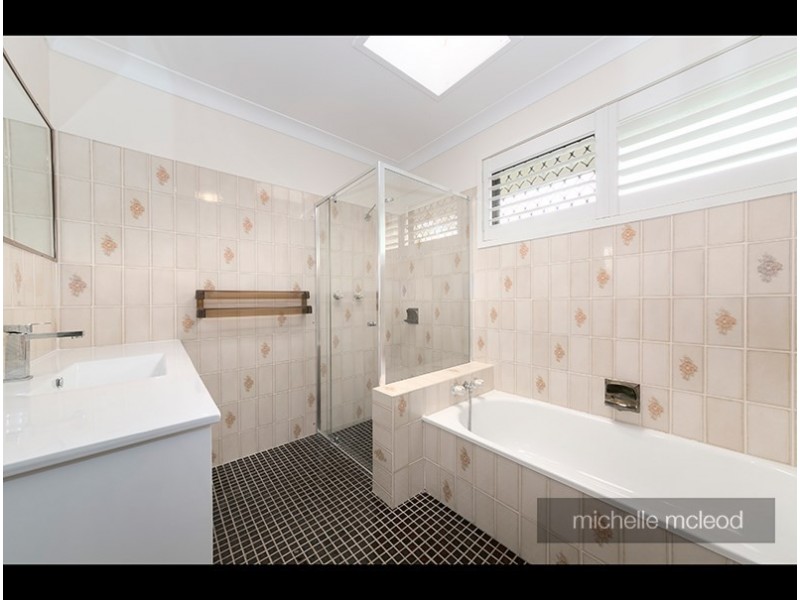 3 Minno Street, Chapel Hill QLD 4069