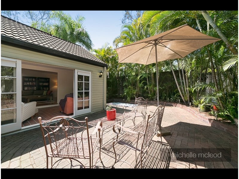 10 Trenton Street, Kenmore QLD 4069