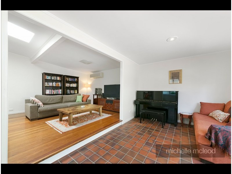 10 Trenton Street, Kenmore QLD 4069