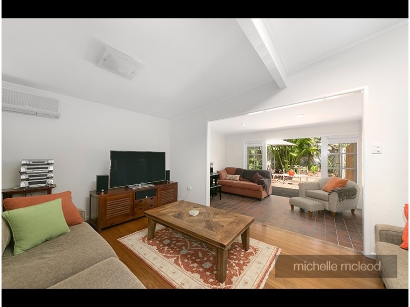 10 Trenton Street, Kenmore QLD 4069