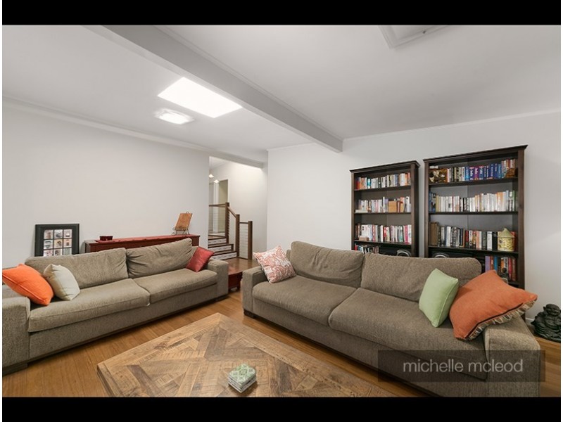 10 Trenton Street, Kenmore QLD 4069