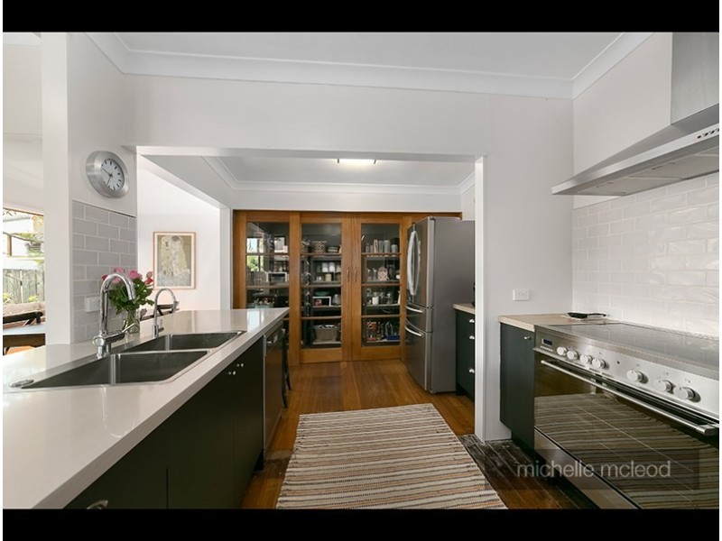 10 Trenton Street, Kenmore QLD 4069