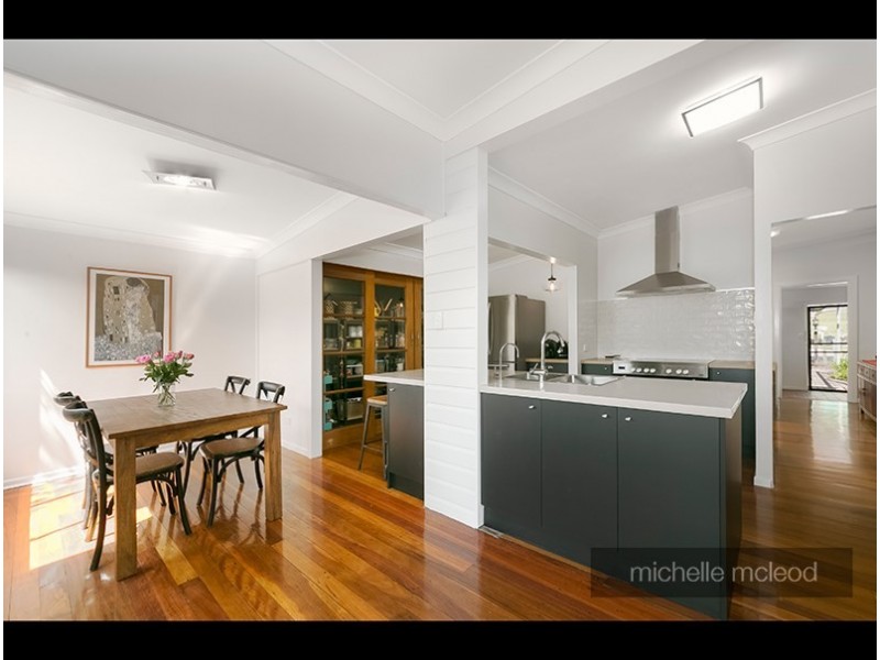 10 Trenton Street, Kenmore QLD 4069