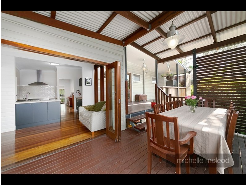 10 Trenton Street, Kenmore QLD 4069