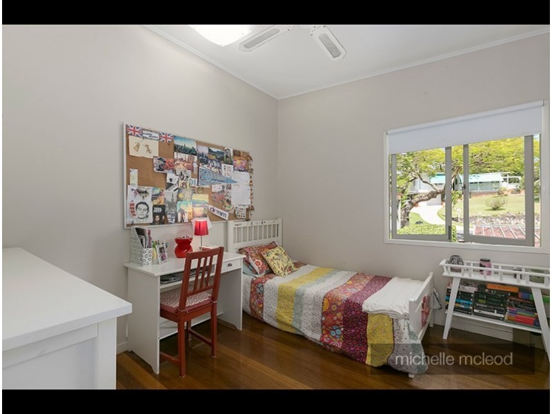 10 Trenton Street, Kenmore QLD 4069