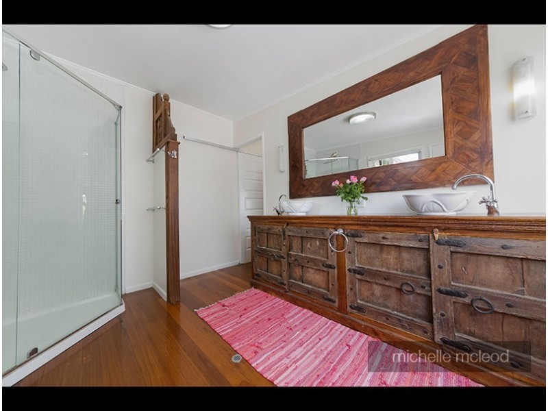 10 Trenton Street, Kenmore QLD 4069