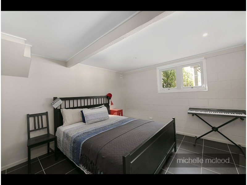 10 Trenton Street, Kenmore QLD 4069
