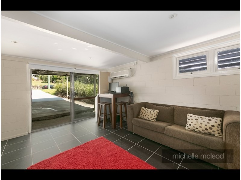 10 Trenton Street, Kenmore QLD 4069