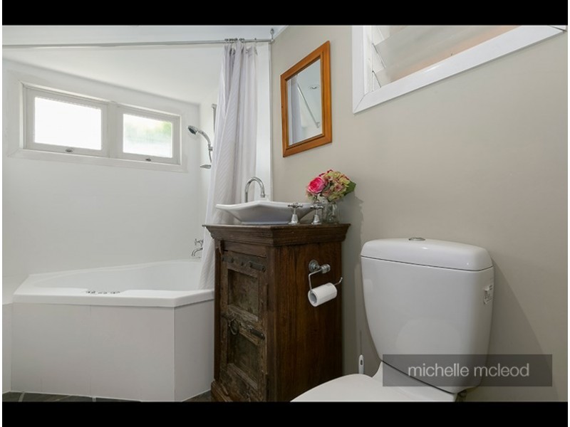 10 Trenton Street, Kenmore QLD 4069