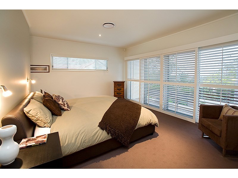 112 Hawken Drive, St Lucia QLD 4067