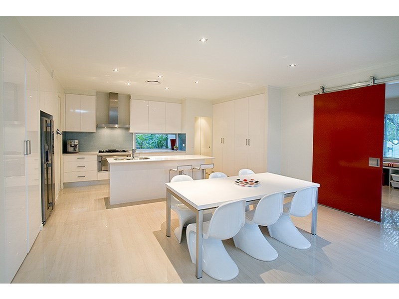 112 Hawken Drive, St Lucia QLD 4067