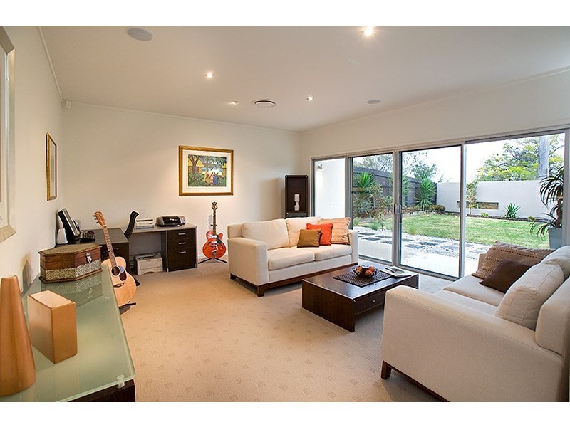 112 Hawken Drive, St Lucia QLD 4067