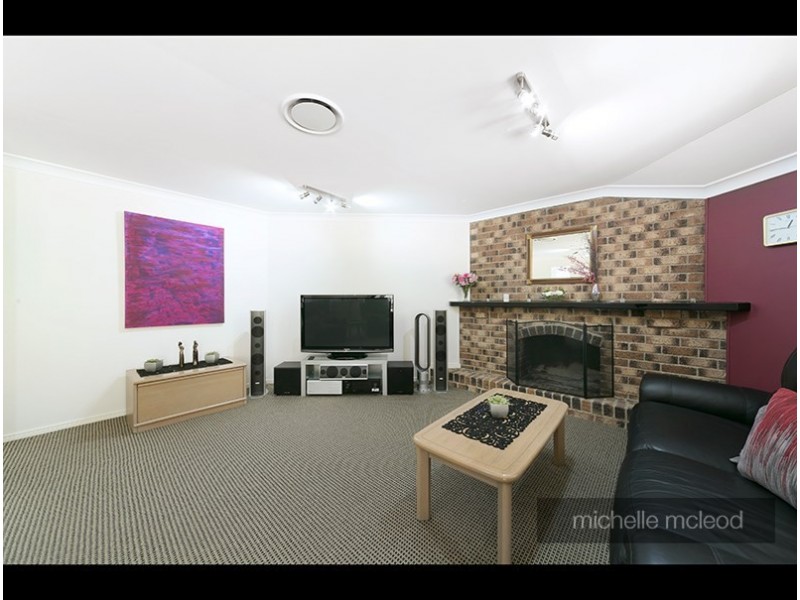 15 Ringway Place, Chapel Hill QLD 4069