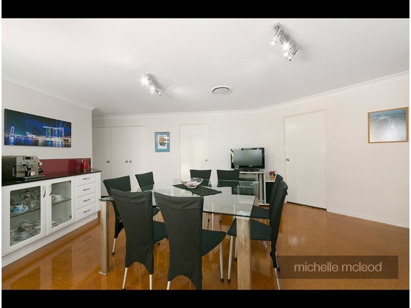 15 Ringway Place, Chapel Hill QLD 4069
