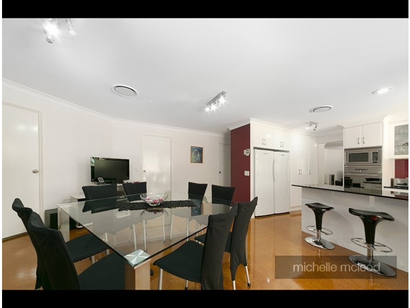 15 Ringway Place, Chapel Hill QLD 4069