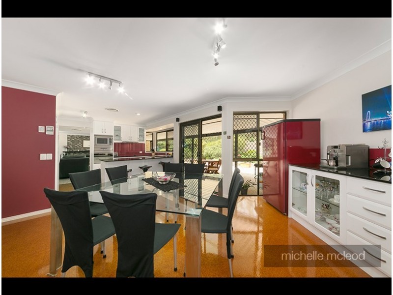 15 Ringway Place, Chapel Hill QLD 4069