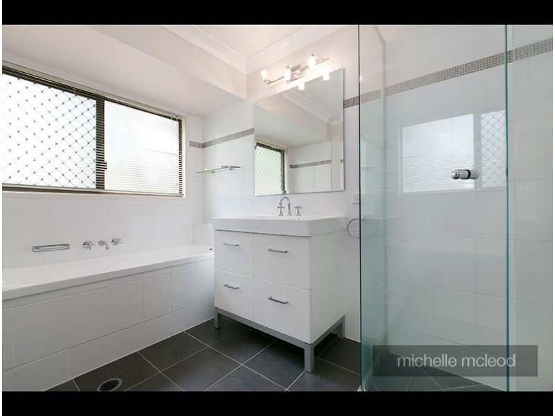 15 Ringway Place, Chapel Hill QLD 4069