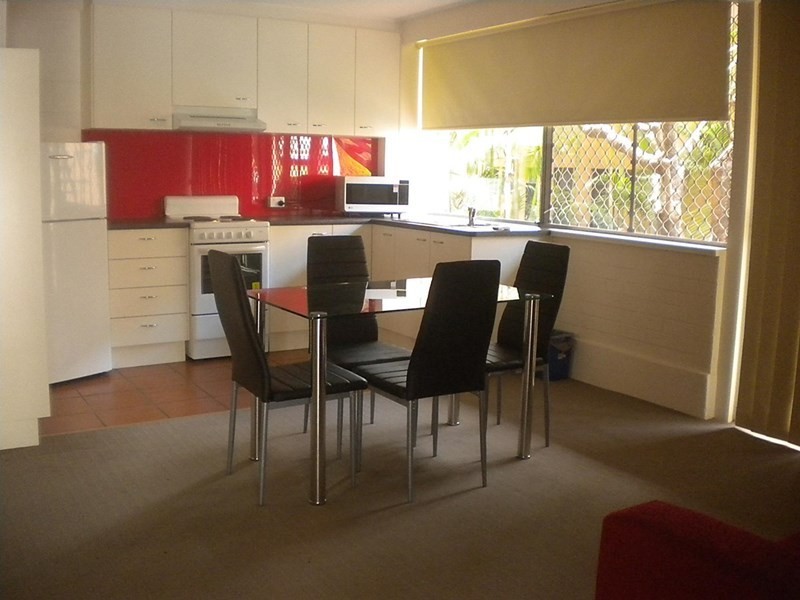 1/240 Carmody Road, St Lucia QLD 4067