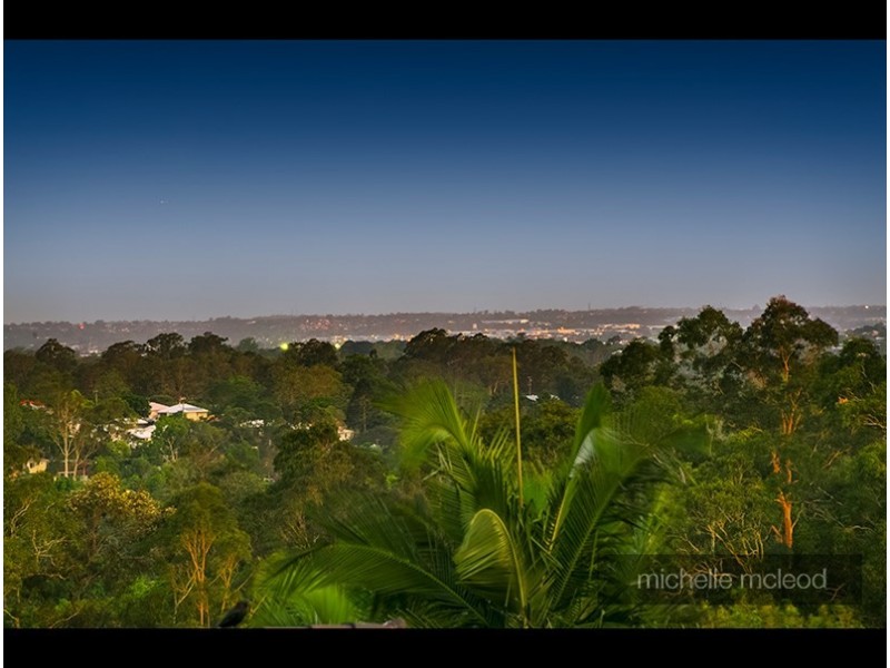 36 Hakea Crescent, Chapel Hill QLD 4069