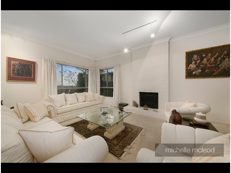 36 Hakea Crescent, Chapel Hill QLD 4069