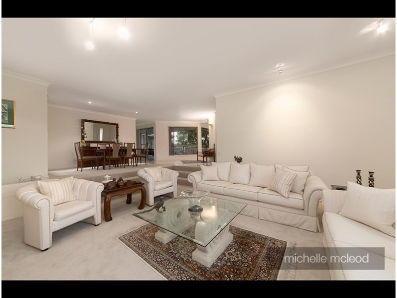 36 Hakea Crescent, Chapel Hill QLD 4069