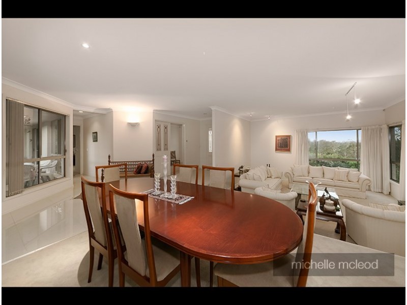 36 Hakea Crescent, Chapel Hill QLD 4069