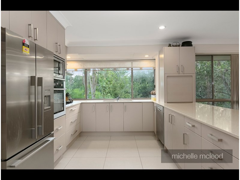 36 Hakea Crescent, Chapel Hill QLD 4069