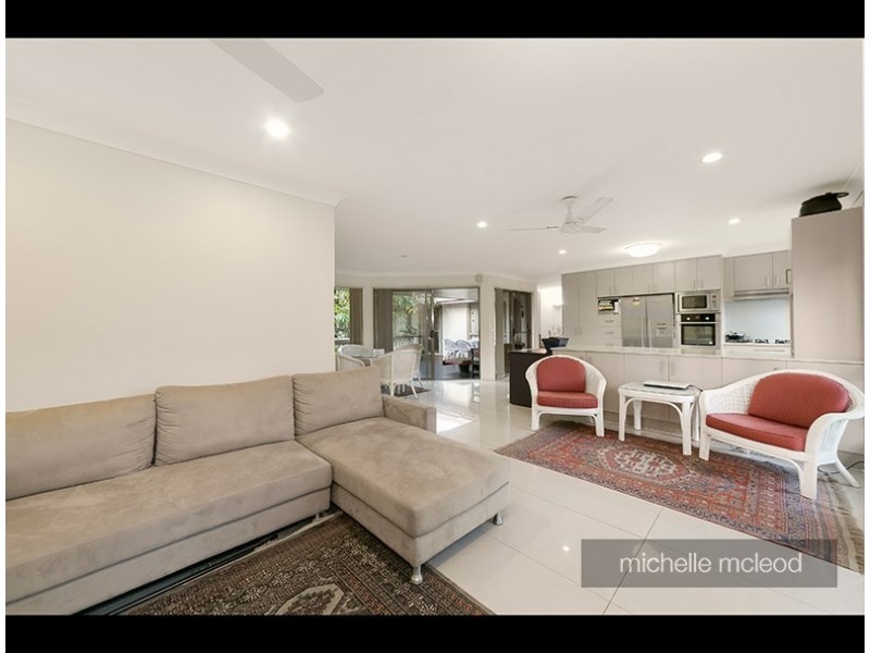 36 Hakea Crescent, Chapel Hill QLD 4069