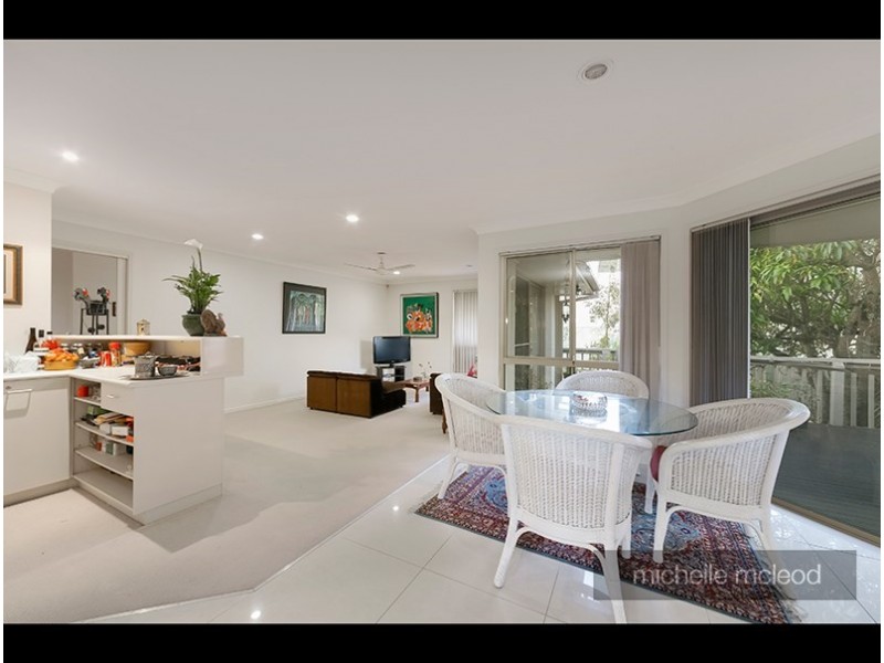 36 Hakea Crescent, Chapel Hill QLD 4069