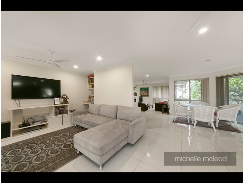 36 Hakea Crescent, Chapel Hill QLD 4069