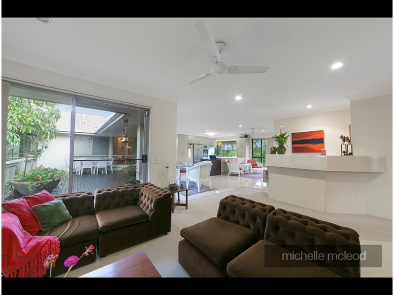 36 Hakea Crescent, Chapel Hill QLD 4069