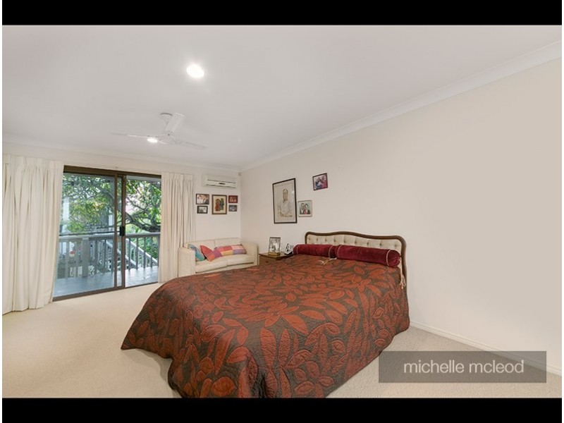 36 Hakea Crescent, Chapel Hill QLD 4069