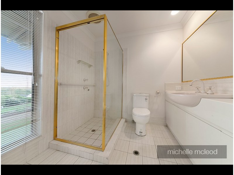 36 Hakea Crescent, Chapel Hill QLD 4069