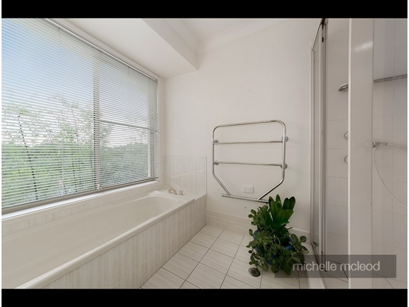 36 Hakea Crescent, Chapel Hill QLD 4069