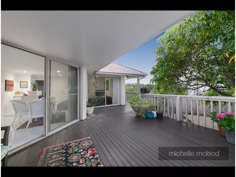 36 Hakea Crescent, Chapel Hill QLD 4069