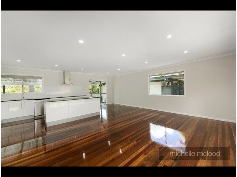 8 Tad Street, Kenmore QLD 4069