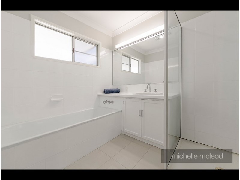 8 Tad Street, Kenmore QLD 4069