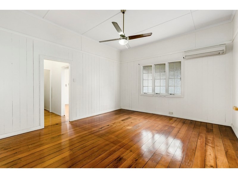 18 Stanley Terrace, Taringa QLD 4068