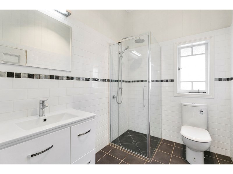 18 Stanley Terrace, Taringa QLD 4068