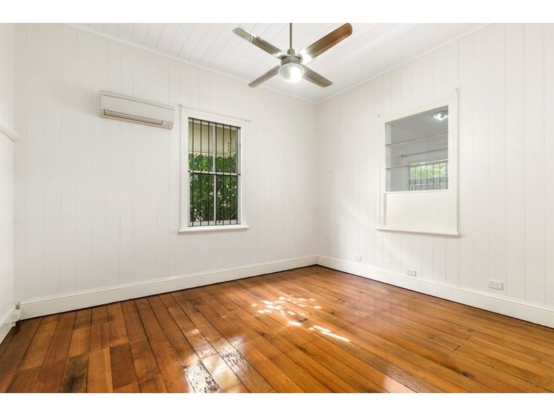 18 Stanley Terrace, Taringa QLD 4068